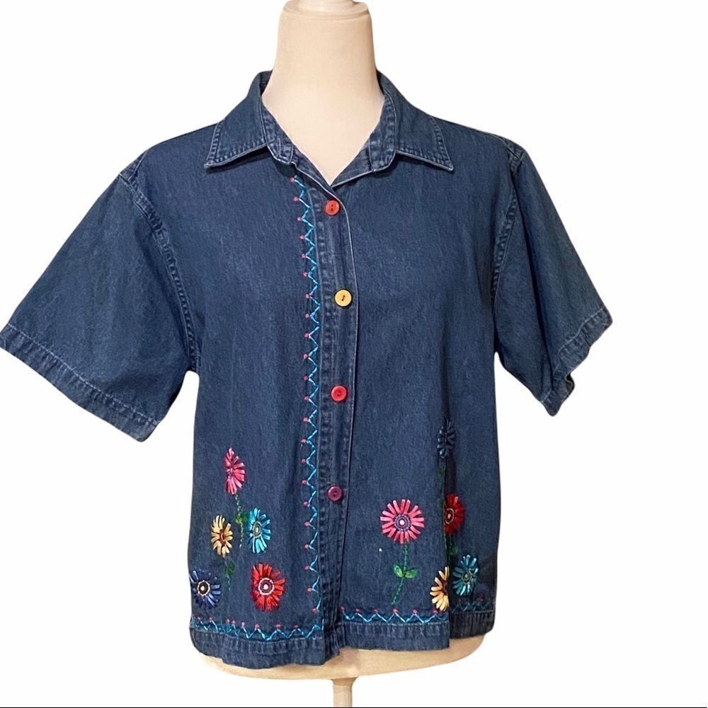 New Direction Embroidered Jean Shortsleeved Shirt Size Medium